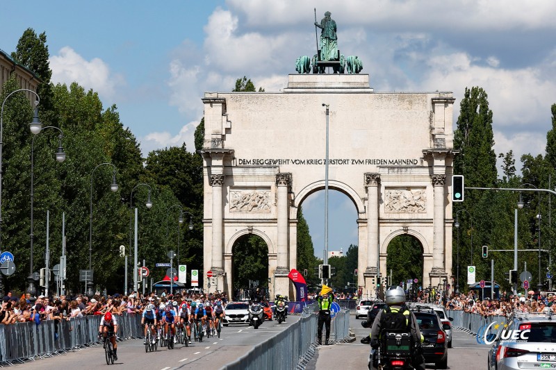 European Championships Munich 2022 - 2022 UEC Road Elite European Championships - Women's Road Race - 21/08/2022 - Scenery - Peloton - photo Luca Bettini/UEC/SprintCyclingAgency?2022